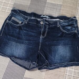 Amethyst Jean Shorts Sz 18, NWOT